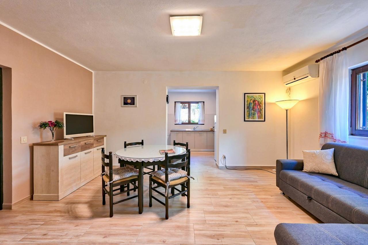 Iby Apartment Pula Exteriör bild